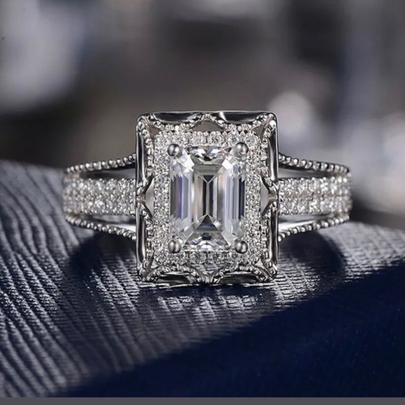 Jewelry - NWT Sterling Silver White Sapphire Ring sz7